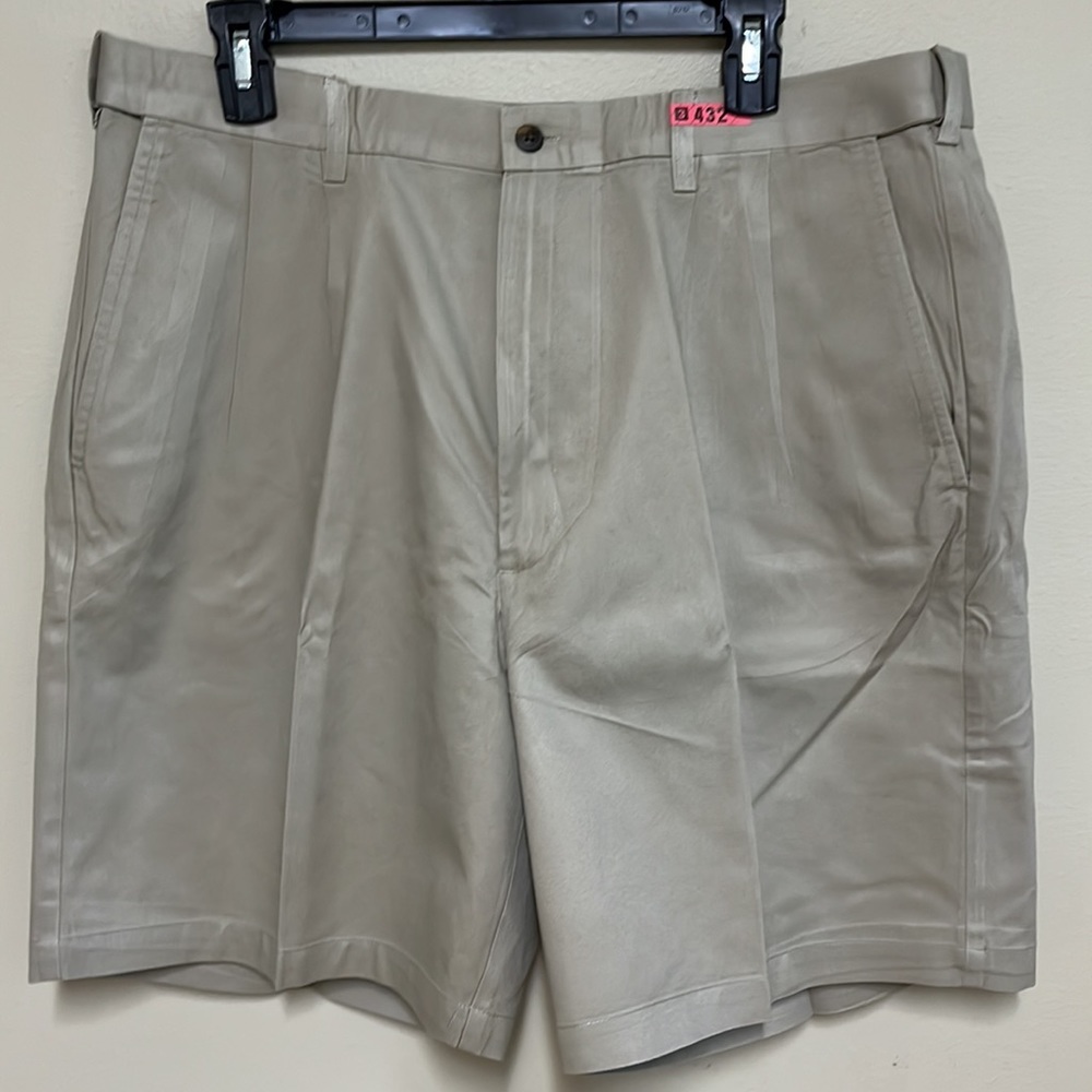 Haggar Pleated Front Expandable Waist Khaki Shorts